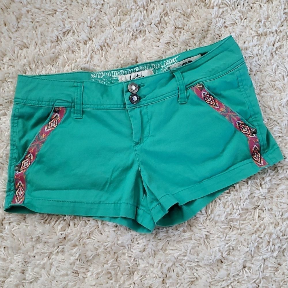 DAYTRIP Capricorn Shorts with Aztec Print